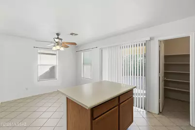 8123 S Sunny Horizon Place, Tucson, AZ 85747 - Photo 11