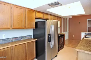 7916 E Colette Cir, Tucson, AZ 85710 - Photo 9