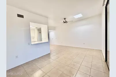 1364 W Desert Hills Drive, Green Valley, AZ 85622 - Photo 5