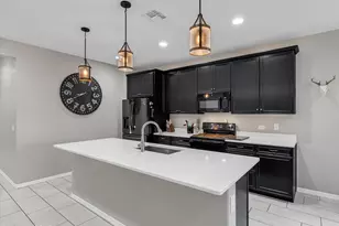 10857 W Sarabella Dr, Marana, AZ 85653 - Photo 11