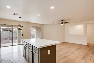 9410 E Grapevine Spring Place, Tucson, AZ 85710 - Photo 5
