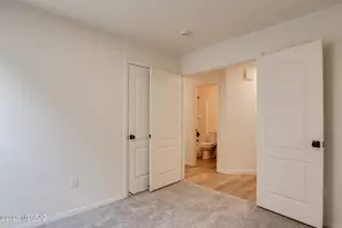 9410 E Grapevine Spring Pl, Tucson, AZ 85710 - Photo 17