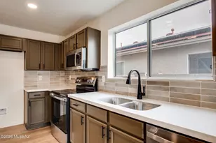 9410 E Grapevine Spring Pl, Tucson, AZ 85710 - Photo 3