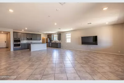 8820 E Stone Meadow Circle, Tucson, AZ 85730 - Photo 5