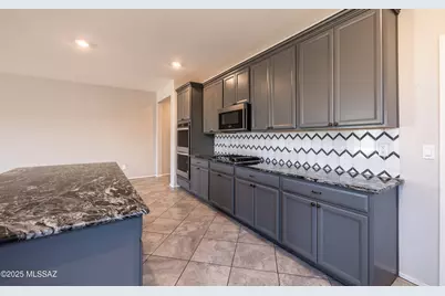 8820 E Stone Meadow Circle, Tucson, AZ 85730 - Photo 9