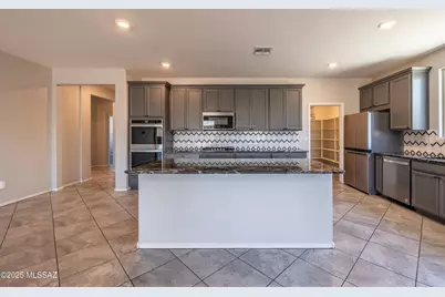 8820 E Stone Meadow Circle, Tucson, AZ 85730 - Photo 7