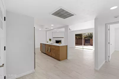 9056 E Calle Norlo, Tucson, AZ 85710 - Photo 3