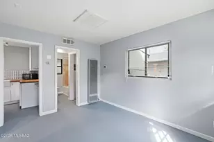 121 W Birdman Dr, Tucson, AZ 85705 - Photo 9