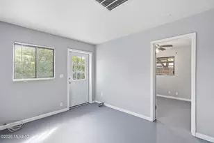 121 W Birdman Dr, Tucson, AZ 85705 - Photo 5