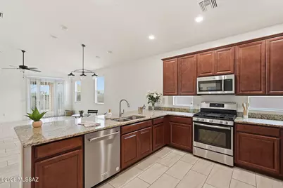 835 N Robb Hill Place, Tucson, AZ 85710 - Photo 11