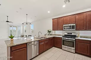 835 N Robb Hill Pl, Tucson, AZ 85710 - Photo 11