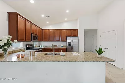 835 N Robb Hill Place, Tucson, AZ 85710 - Photo 9