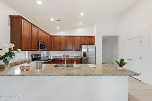 835 N Robb Hill Pl, Tucson, AZ 85710 - Photo 9