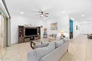 10820 N Iron Peak Dr, Oro Valley, AZ 85742 - Photo 9