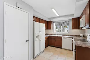 919 W Camino Guarina, Green Valley, AZ 85614 - Photo 11