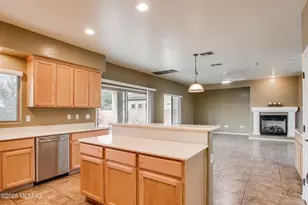 8371 N Amber Burst Dr, Tucson, AZ 85743 - Photo 7