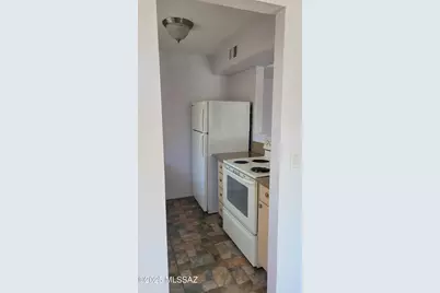1967 N Camino Serna #UNIT D, Tucson, AZ 85715 - Photo 5