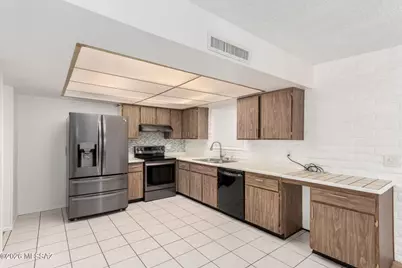 1535 S Rocky Mountain Drive, Tucson, AZ 85710 - Photo 9