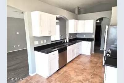8832 N Mesquite Bluffs Place, Tucson, AZ 85742 - Photo 9