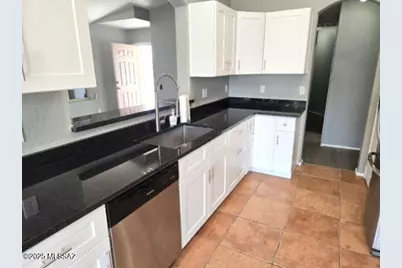 8832 N Mesquite Bluffs Place, Tucson, AZ 85742 - Photo 7