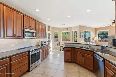 10198 N Carristo Drive, Oro Valley, AZ 85737 - Photo 13