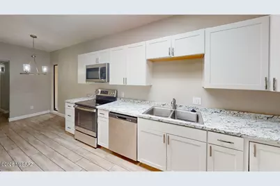 1949 N Swan Road #UNIT 29, Tucson, AZ 85712 - Photo 5