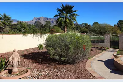 8556 N Arnold Palmer Drive, Tucson, AZ 85742 - Photo 9