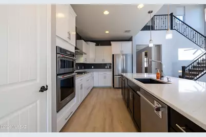 5846 S Clonmellon Avenue, Tucson, AZ 85747 - Photo 11