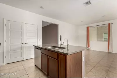 7803 S Sugarbend Drive, Tucson, AZ 85757 - Photo 5