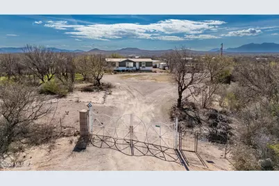 1886 E Robins Roost Trail, Huachuca City, AZ 85616 - Photo 11