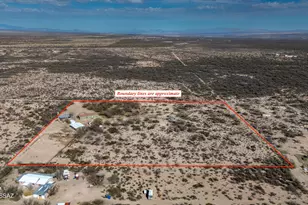 1886 E Robins Roost Trail, Huachuca City, AZ 85616 - Photo 3