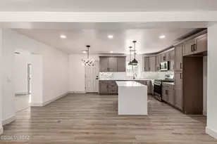 2032 E Florence Dr, Tucson, AZ 85719 - Photo 7