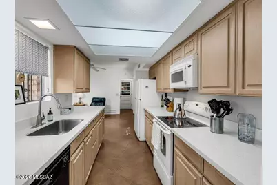 10083 N Valle Del Oro Drive, Oro Valley, AZ 85737 - Photo 11