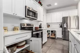 829 N Broken Hills Dr, Green Valley, AZ 85614 - Photo 7