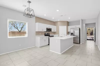 12451 W Reyher Farms Loop, Marana, AZ 85653 - Photo 5