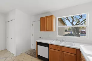 8911 E Fairway Groves Dr, Tucson, AZ 85730 - Photo 11