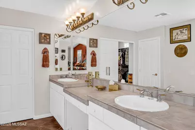 2225 E Desert Pueblo Pass, Green Valley, AZ 85614 - Photo 23