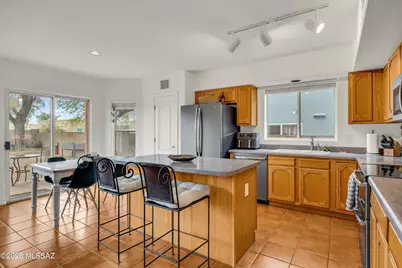 578 E Wagon Bluff Drive, Tucson, AZ 85704 - Photo 9