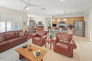 954 N Broken Hills Dr, Green Valley, AZ 85614 - Photo 9