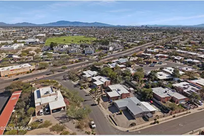 2121 W Ironwood Ridge Drive, Tucson, AZ 85745 - Photo 1