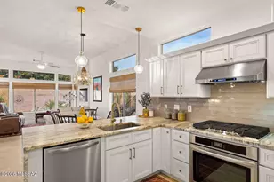 1069 E Ritz Ct, Oro Valley, AZ 85755 - Photo 11