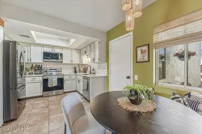 831 W Paseo Del Prado, Green Valley, AZ 85614 - Photo 9