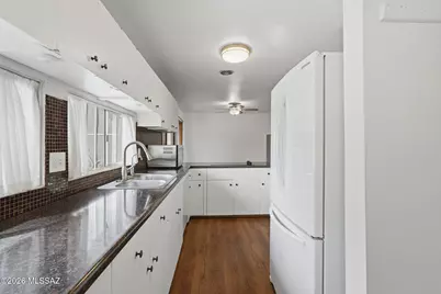 8276 E Koralee Place, Tucson, AZ 85710 - Photo 15