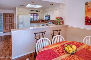 151 N Crescent Bell Dr, Green Valley, AZ 85614 - Photo 9