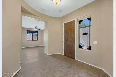 5829 S Waynes Way, Green Valley, AZ 85622 - Photo 7