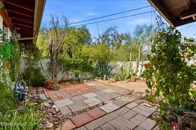 7643 N Andover Drive, Tucson, AZ 85704 - Photo 5