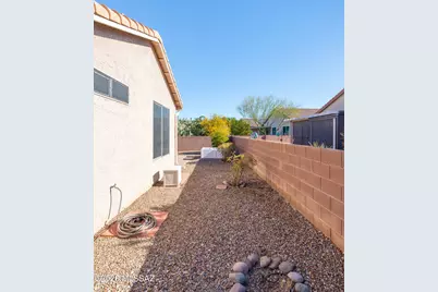 8001 W Wandering Spring Way, Tucson, AZ 85743 - Photo 21