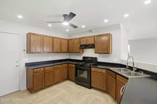 1961 S Mcconnell Dr, Tucson, AZ 85710 - Photo 11