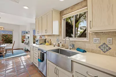 1420 W Cool Breeze Court, Oro Valley, AZ 85737 - Photo 9