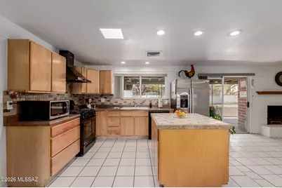 8808 E Wallen Ridge Drive, Tucson, AZ 85710 - Photo 1